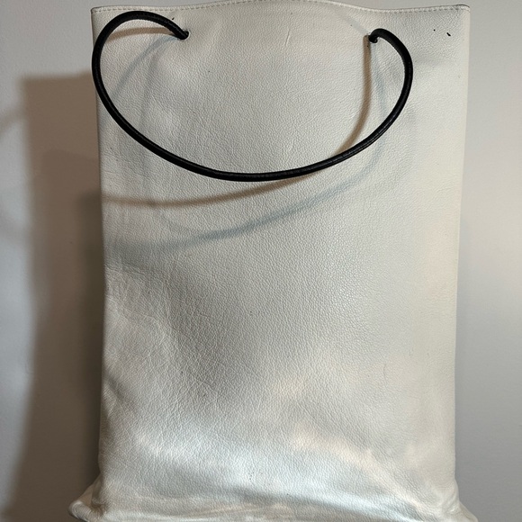 🚨3 DAY SALE 25% OFF‼️ 
Balenciaga Large leather Shopping Bag! 2019 runway piece. - Picture 4 of 13